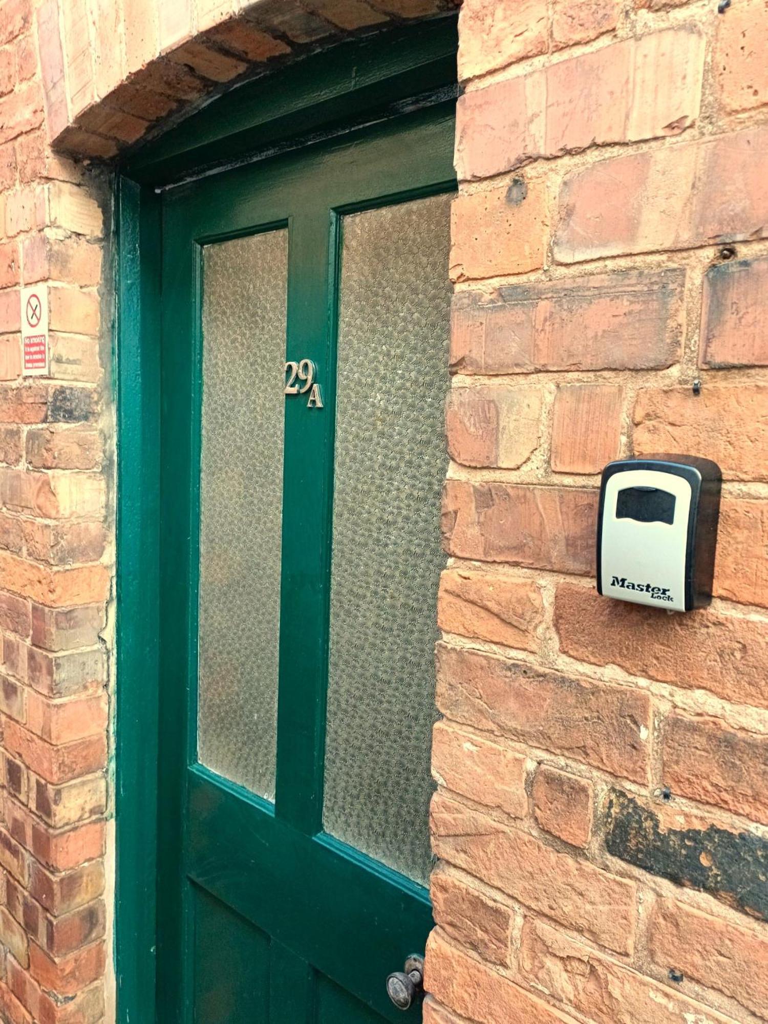 Whitchurch High Street Hideaway Exterior photo